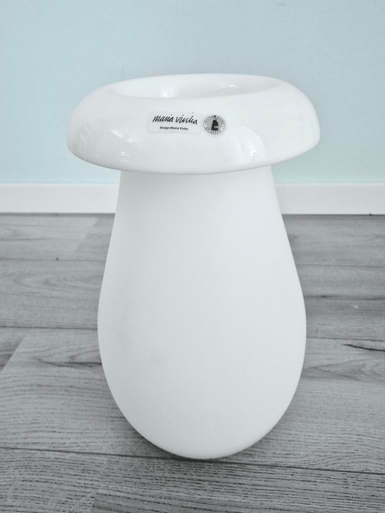 Mooie vintage witte IKEA vaas - Design Maria Vinka, Huis en Inrichting, Woonaccessoires | Vazen, Ophalen, Wit, Minder dan 50 cm