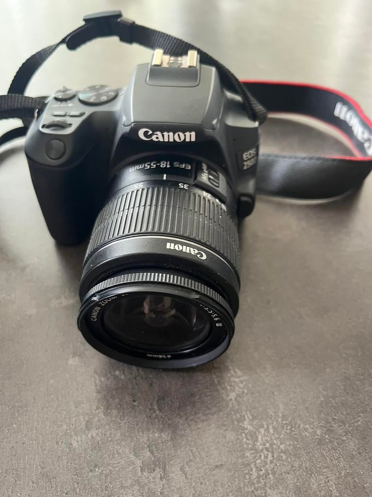 Canon 250 D Incl efs 18-55 mm en tas