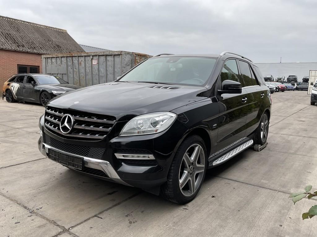 Spatbord Links Voor Mercedes-Benz ML III (166) A1668800206, Gebruikt, Mercedes-Benz AG, Mercedes-Benz, Mercedesstraße 120, Stuttgart 70372, , Duitsland