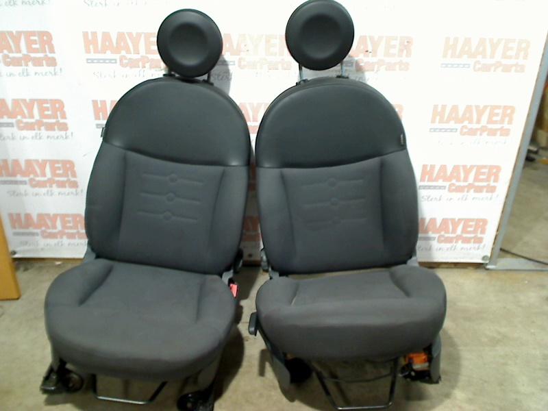 Stoelen + Achterbank Fiat 500 (312) (2007-07/..), Auto-onderdelen, Interieur en Bekleding, FCA Germany GmbH, Gebruikt, IPC D1-09 Bahnhofsplatz, Rüsselsheim am Main 65423, , Duitsland