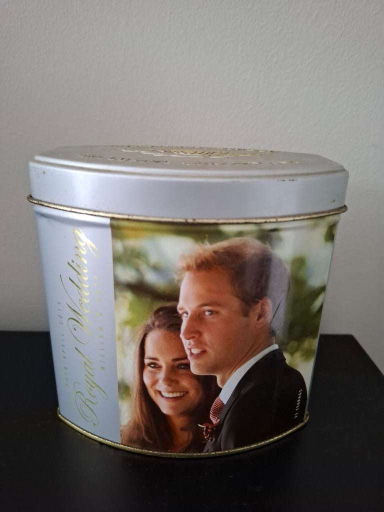 Huwelijksblik / Royal Wedding Theeblik Prins William & Kate, Ophalen of Verzenden, Gebruikt, Buitenland, Overige typen
