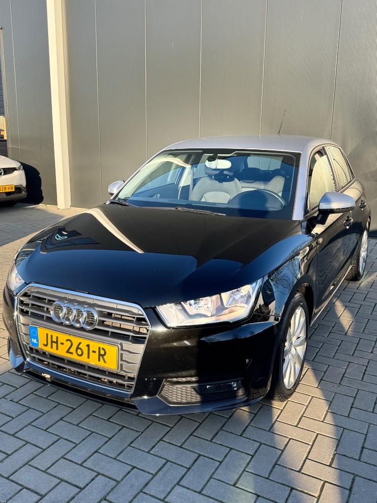 Audi A1 1.6TDI 85KW SB H5 EU6 2015 Zwart en zilver sportback, Auto's, Voorwielaandrijving, A1, Zwart, 4 cilinders