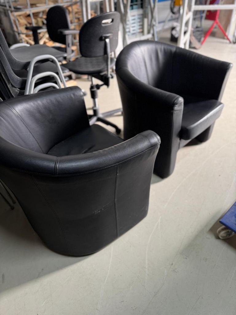 2 Zwarte leren stoeltjes - Mooie kwaliteit, Huis en Inrichting, Fauteuils, Ophalen, Minder dan 50 cm, Gebruikt, Minder dan 75 cm
