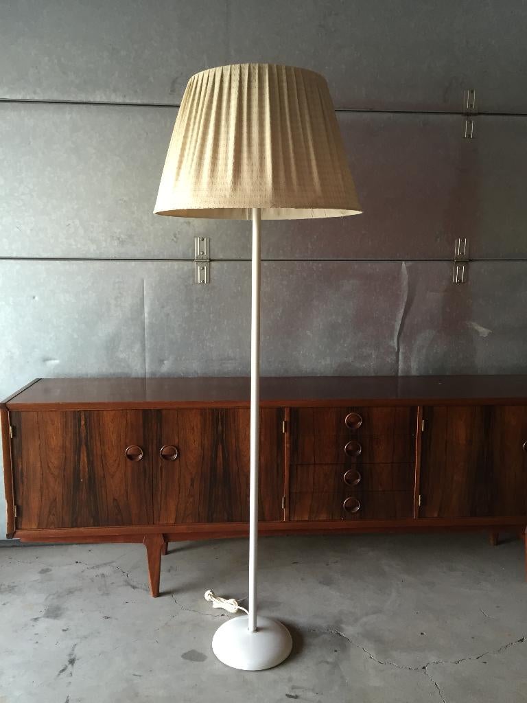 Gispen vloerlamp jaren 50 origineel wit met kap, Huis en Inrichting, Lampen | Vloerlampen, Ophalen, Gebruikt, Art deco, Overige materialen