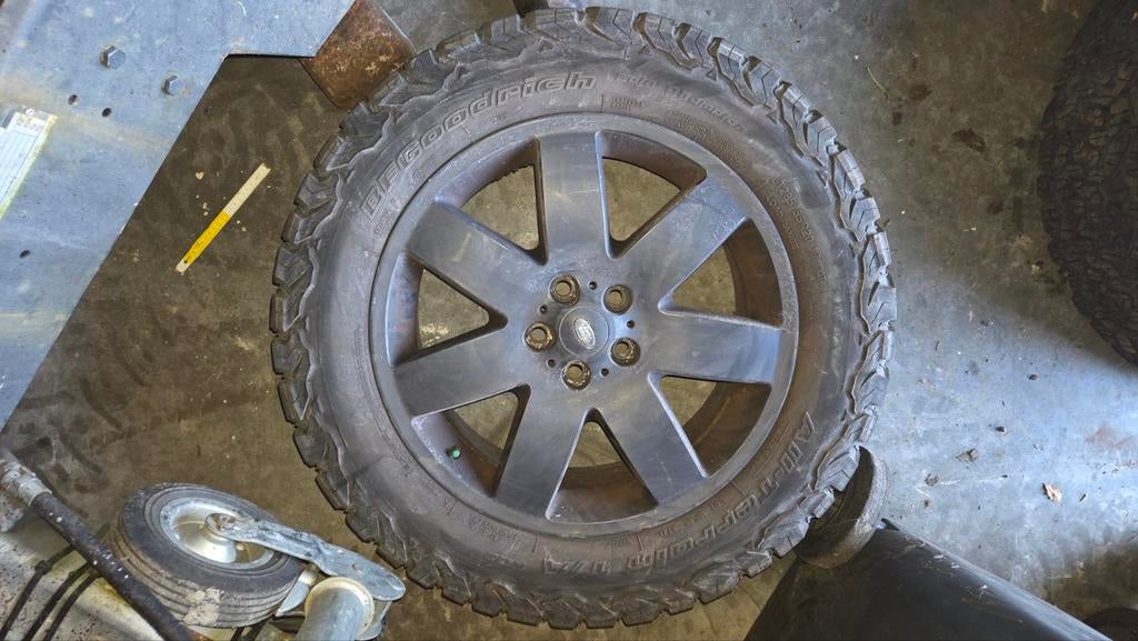 4x Range Rover Banden + Velgen (Gebruikt), Auto-onderdelen, Banden en Velgen, 18 inch, Gebruikt, 255 mm, Banden en Velgen