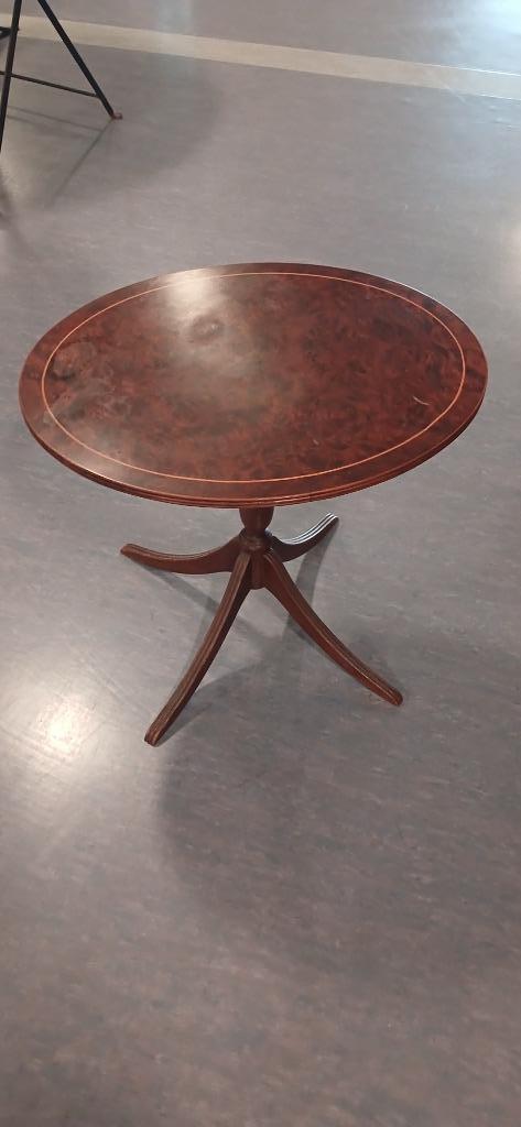 Engels mahoniehouten bijzettafeltje € 35,00, Minder dan 55 cm, Gebruikt, Hout, Ophalen