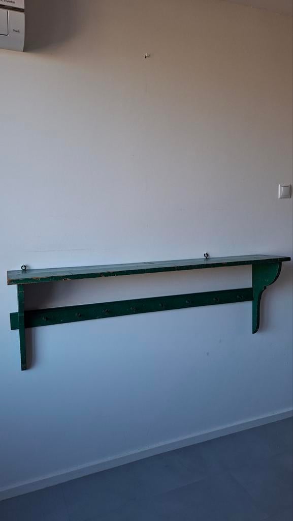 Oude groene wandplank met haken, Ophalen of Verzenden