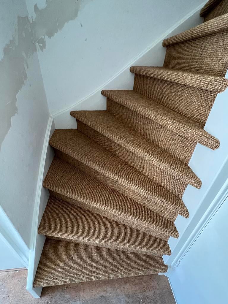 Trap stofferen met sisal natuur tapijt | Strak & duurzaam, Huis en Inrichting, Stoffering | Vloerbedekking, Ophalen of Verzenden