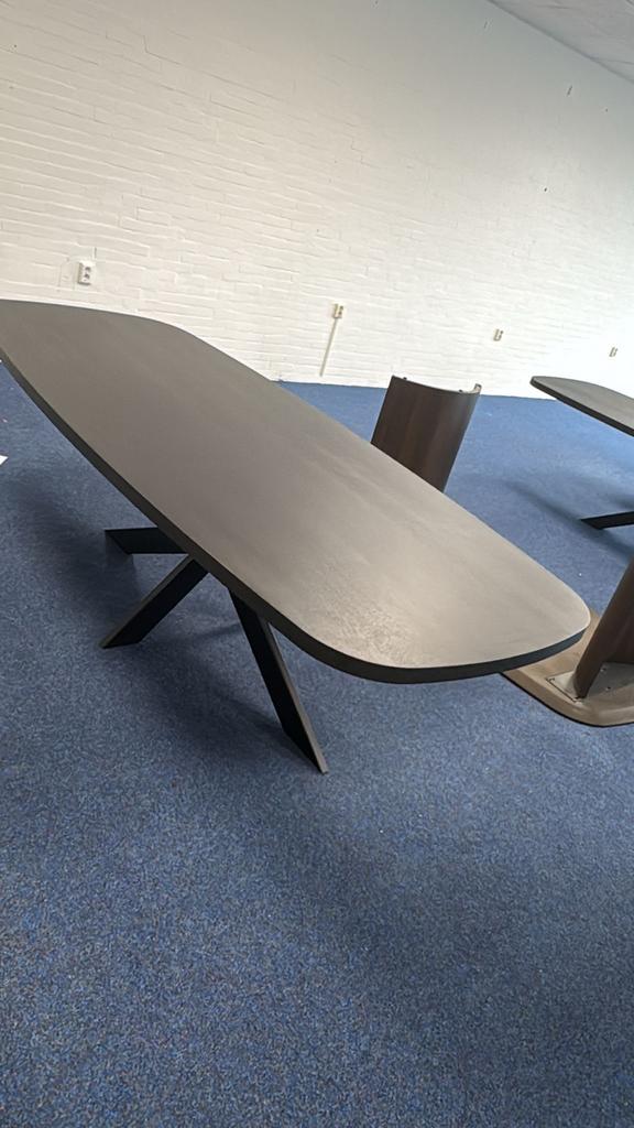 PUUUR Deens ovale eettafel met stalen spinpoot, Ophalen, Gebruikt, 100 tot 150 cm, Eikenhout