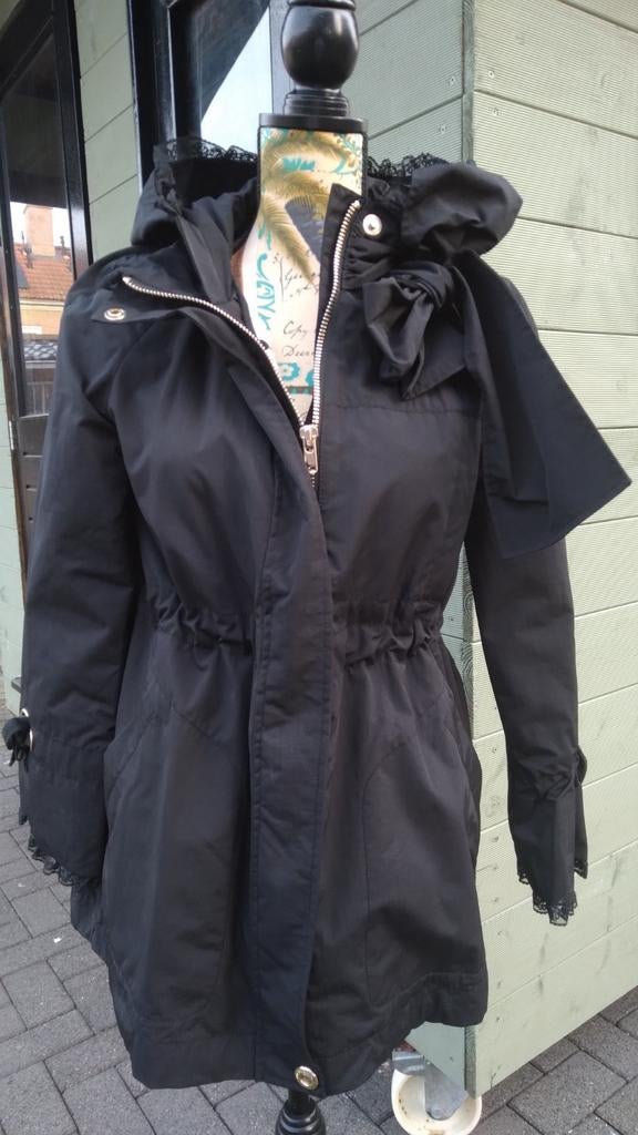 Valentino jas met strik maat 38EU/44IT, Kleding | Dames, Jassen | Winter, Nieuw, Maat 38/40 (M), Zwart, Verzenden