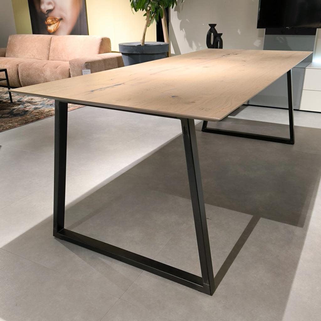 Inhouse Eettafel Melton Licht Houten Blad Zwart Metalen Poot, Ophalen, 50 tot 100 cm, Vijf personen of meer, Modern, Landelijk, Scandinavisch