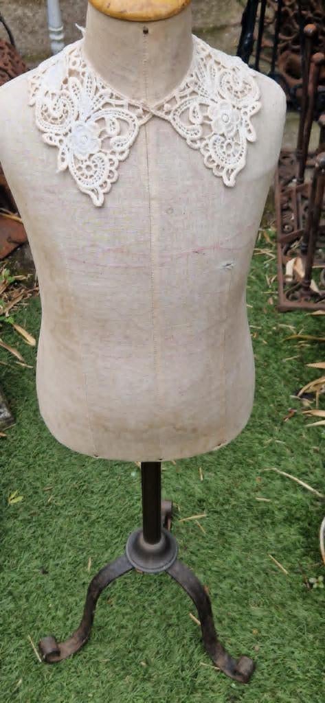 oude Franse buste paspop op smeedijzeren voet (brocante), Ophalen of Verzenden, Gebruikt, Paspop