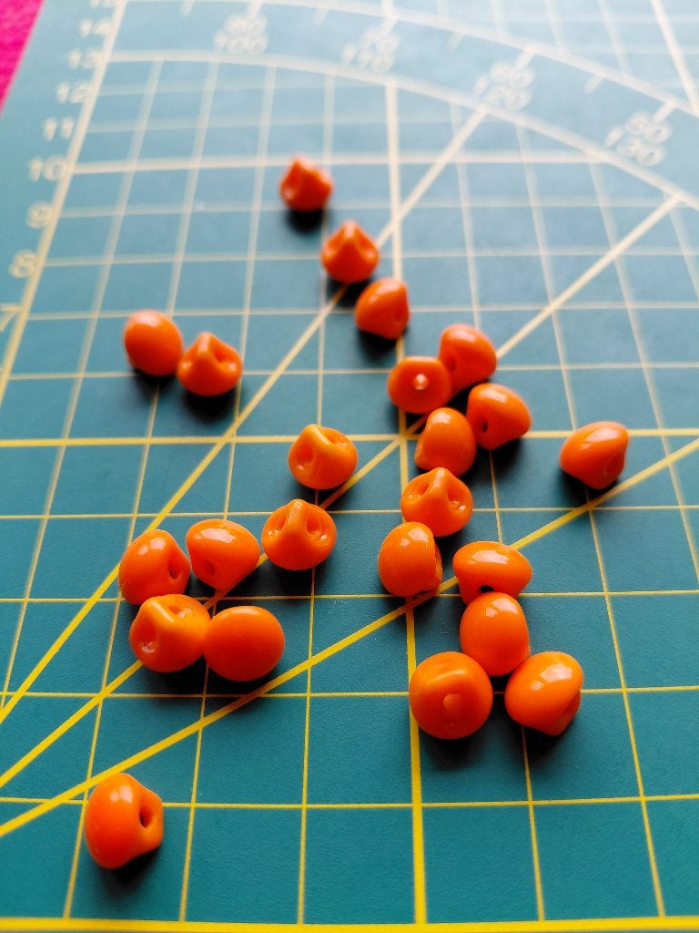 23 oranje knoopjes 8mm, Verzenden, Nieuw, Knoop of Knopen