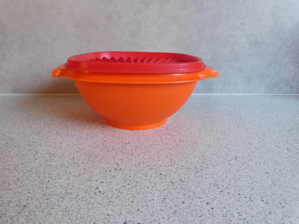 Tupperware Tupperware Servalier Bowl 15,5 cm. Oranje Rood, Huis en Inrichting, Keuken | Tupperware, Ophalen of Verzenden, Zo goed als nieuw