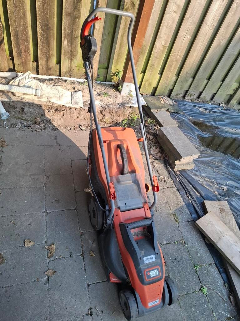 Black & Decker Elektrische Grasmaaier, Ophalen, Cirkelmaaier, Gebruikt, Elektrische grasmaaier