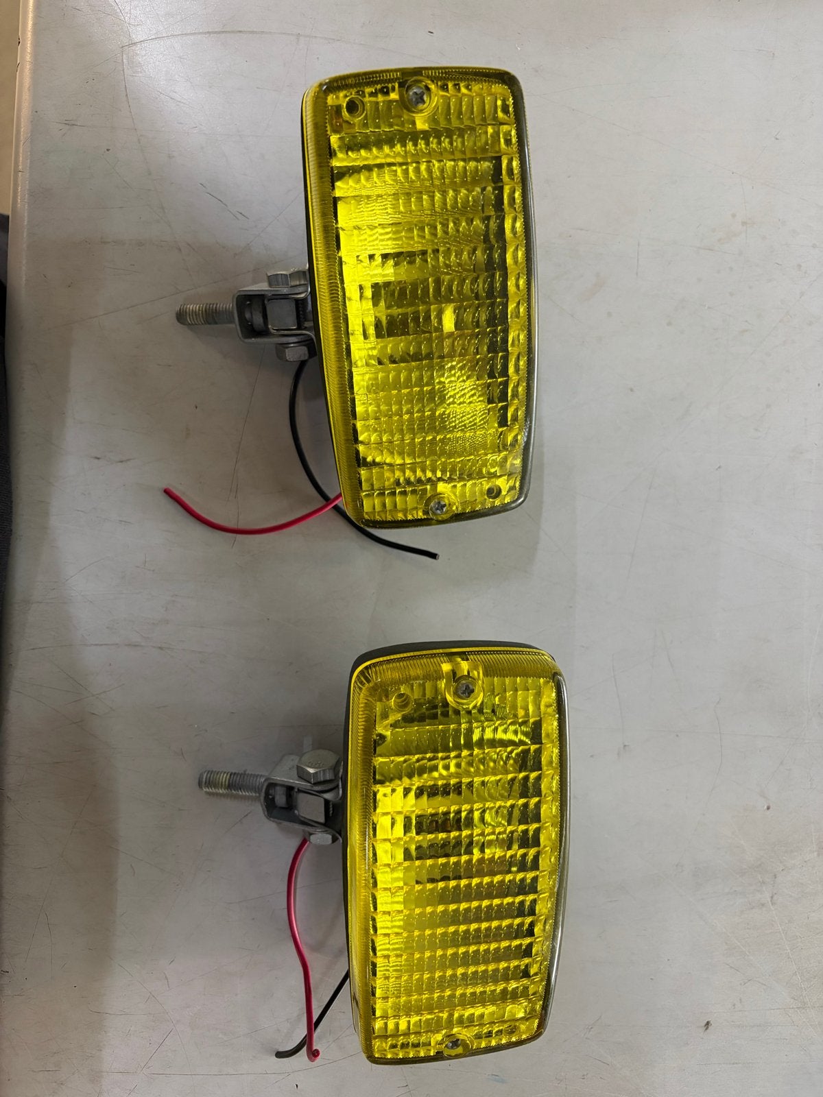 2 Gele Retro Verstralers / Mistlampen - Nieuwstaat, Ophalen of Verzenden, Nieuw, Oldtimer onderdelen
