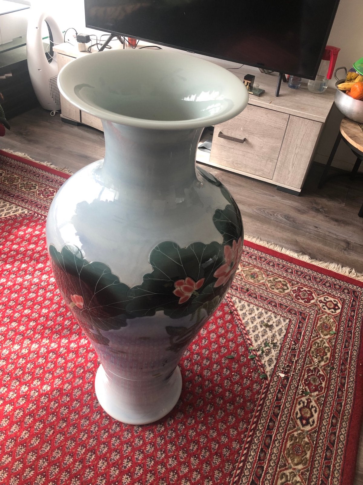 Grote Aziatische Porseleinen Vaas met Lotus en Vissen Decor, Antiek en Kunst, Ophalen of Verzenden