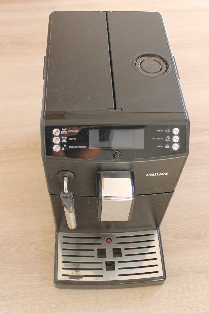 Philips koffieautomaat 3100 serie (defect), Witgoed en Apparatuur, Koffiezetapparaten, Ophalen, Koffiemachine, Niet werkend, Afneembaar waterreservoir