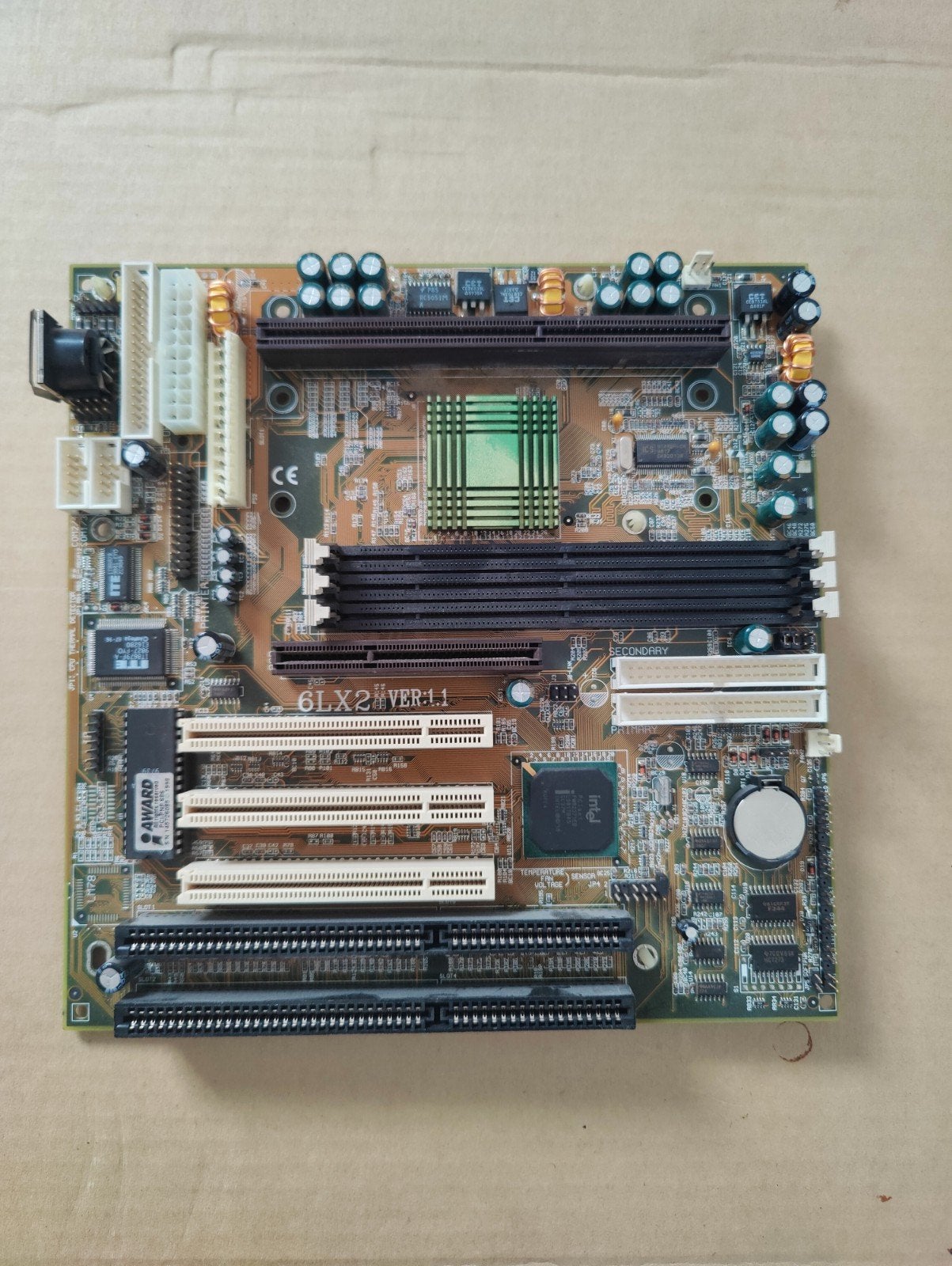 Vintage Moederbord 6LX2 VER:1.1 - Intel Chipset, Gebruikt, Onbekend (oudere generatie), Ophalen of Verzenden, DDR