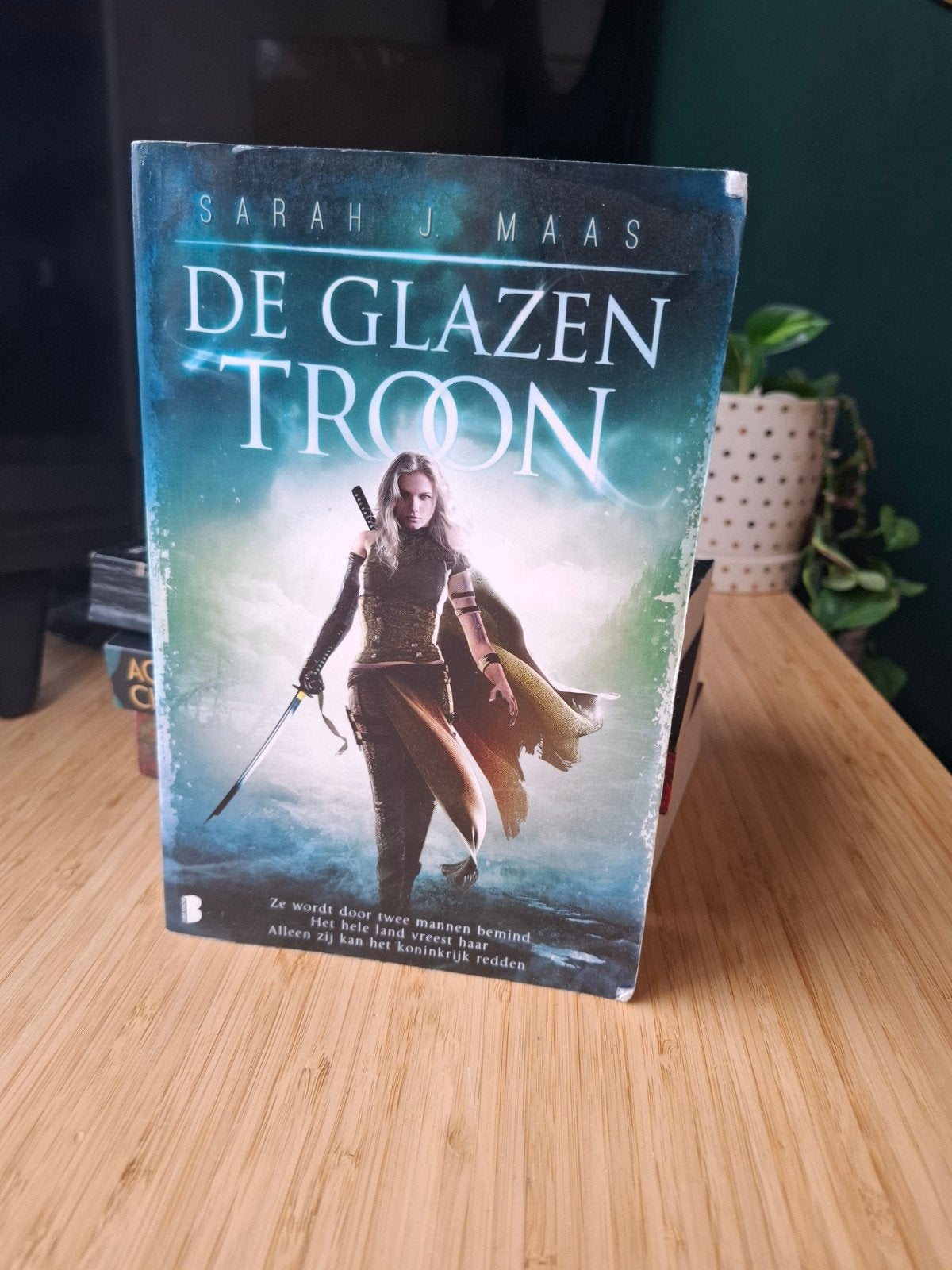 De Glazen Troon - Sarah J. Maas (Fantasy Boek), Boeken, Fantasy, Ophalen of Verzenden, Zo goed als nieuw