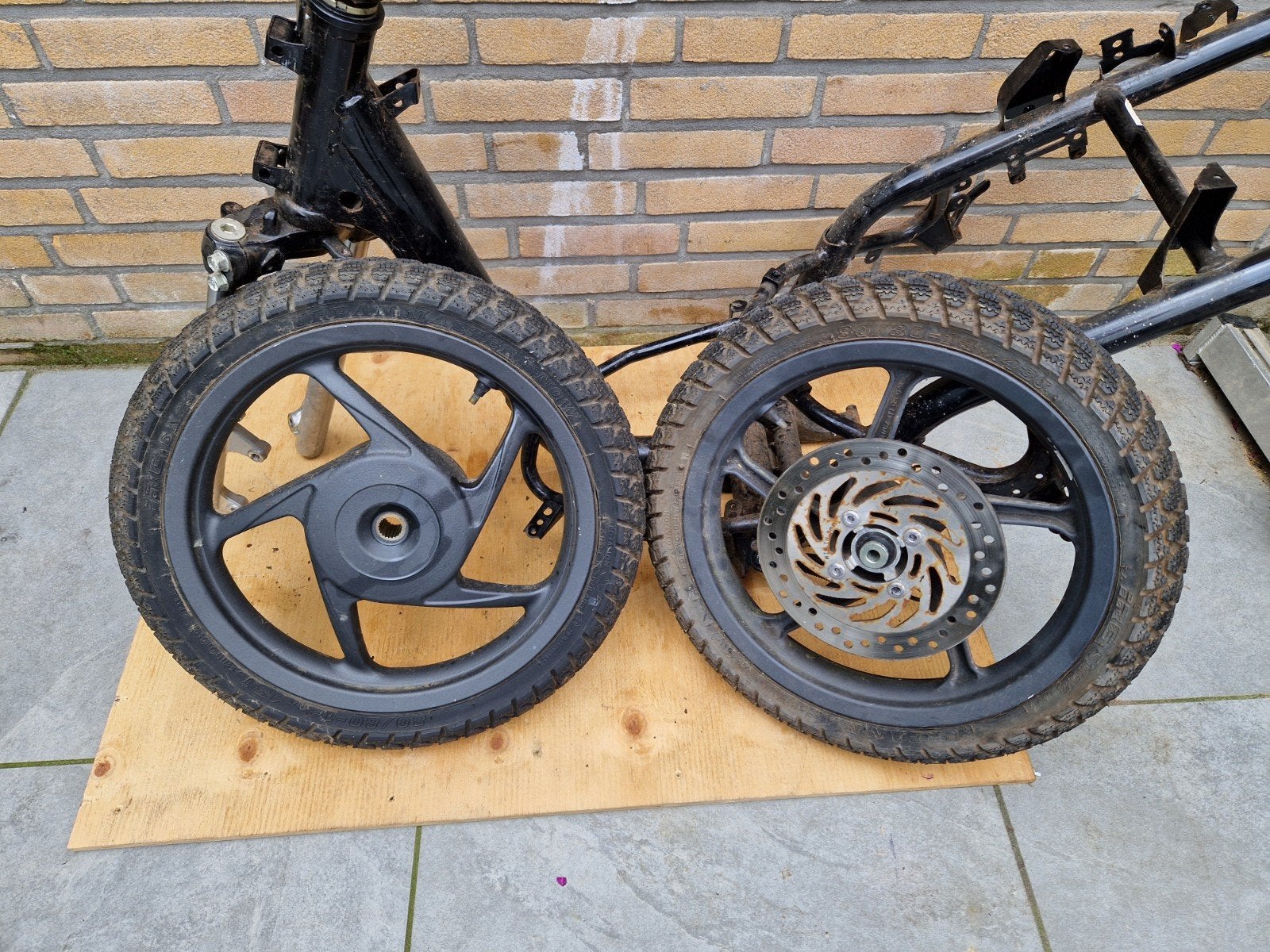 Wielen set met winterbanden voor een Honda Vision NSC., Fietsen en Brommers, Ophalen, Gebruikt, Overige typen