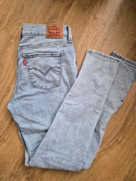 levi's 710 superskinny jeans, lichtblauw, distressed, zgan, Blauw, Ophalen of Verzenden, W28 - W29 (confectie 36), Gedragen