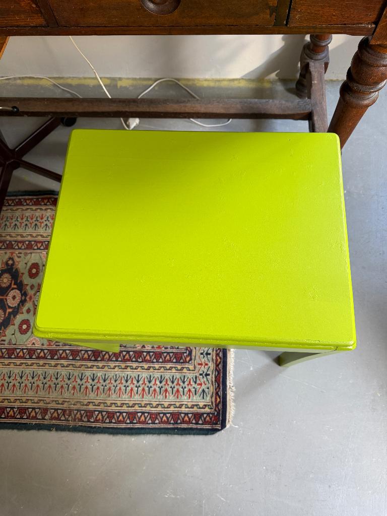 Vintage houten plantentafel, bijzettafel, oud schooltafeltje, Ophalen