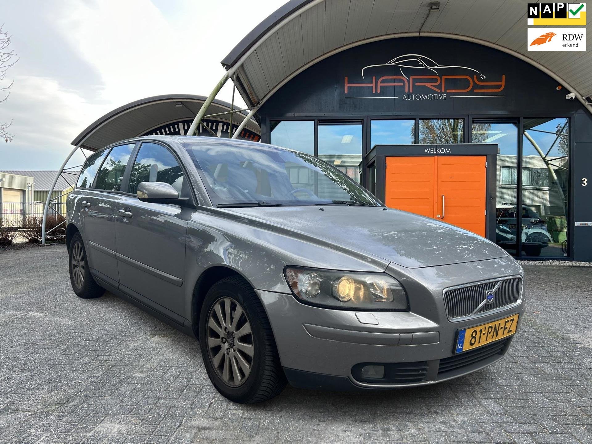 Volvo V50 2.4 Momentum APK JUN-2027 HANDEL/EXPORT, Auto's, Volvo, Stof, Gebruikt, Zwart, 700 kg