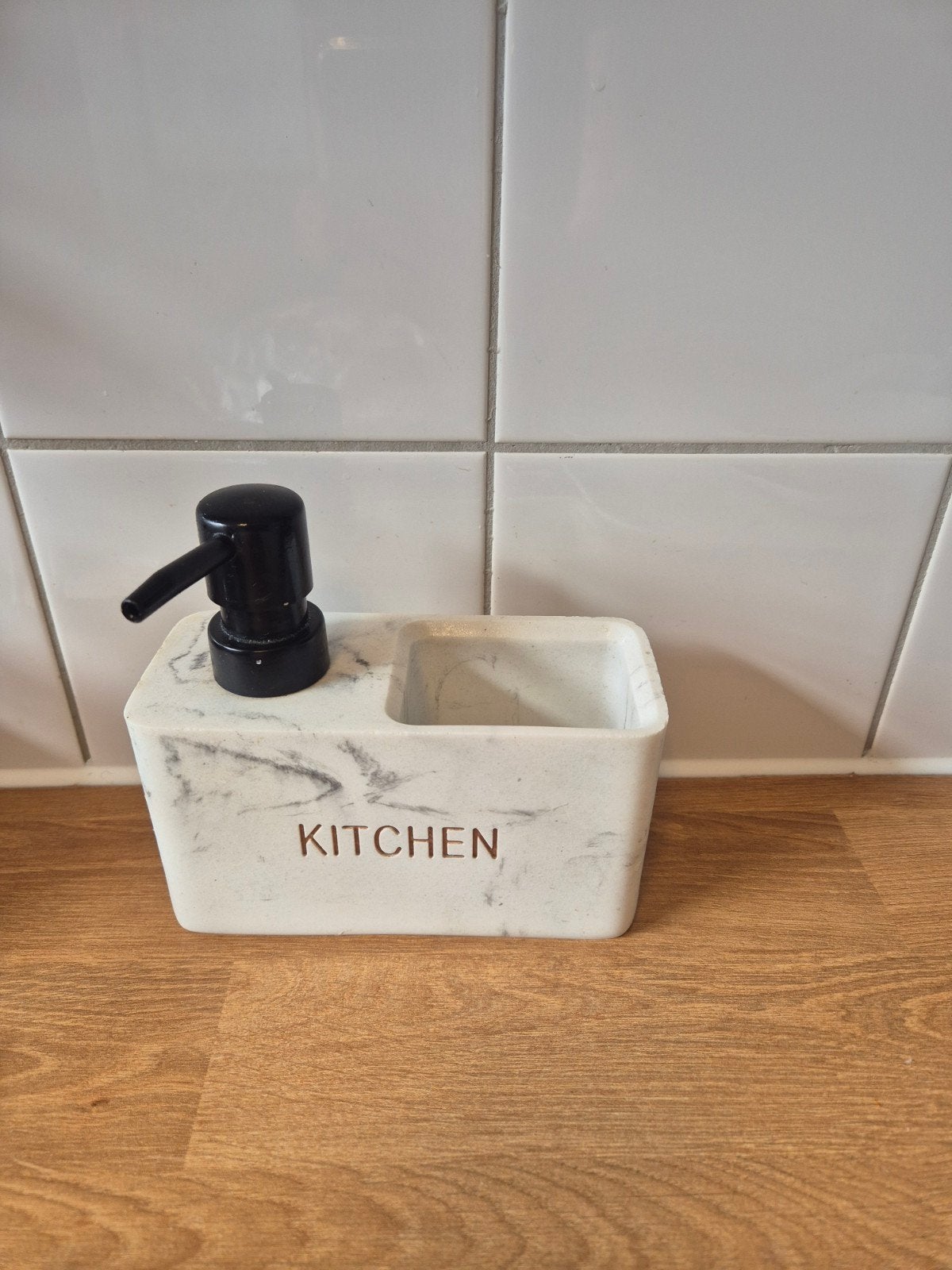 Zeepdispenser met sponshouder - Marmerlook 'KITCHEN', Ophalen of Verzenden, Gebruikt