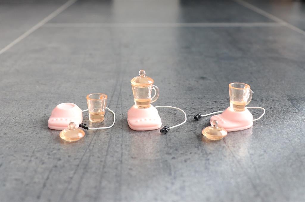 Blender met kan en deksel keuken miniatuur nieuw 1:12 Roze, Verzamelen, Poppenhuizen en Toebehoren, Nieuw, Decoratie, Ophalen of Verzenden