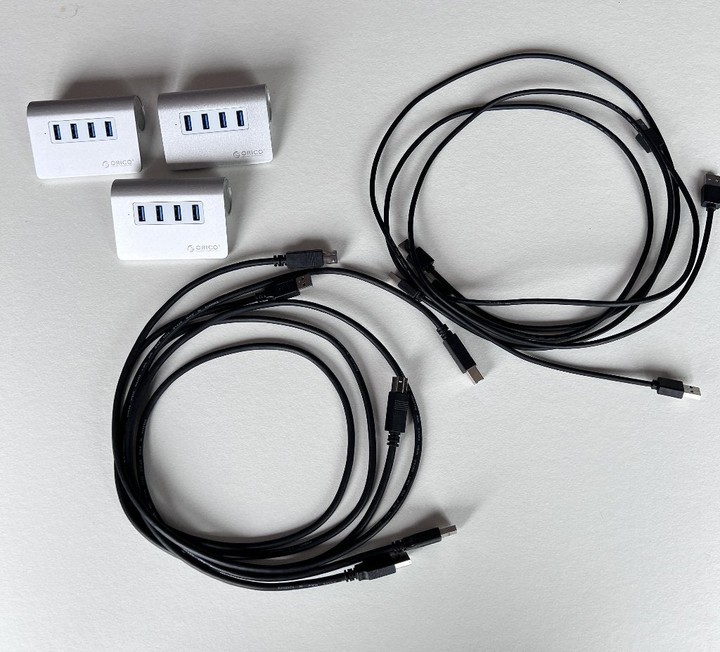 USB 3.0 Hub 4-poorts Aluminium met kabels, Computers en Software, Dockingstations, Ophalen, Zo goed als nieuw, USB-hub, Overige merken