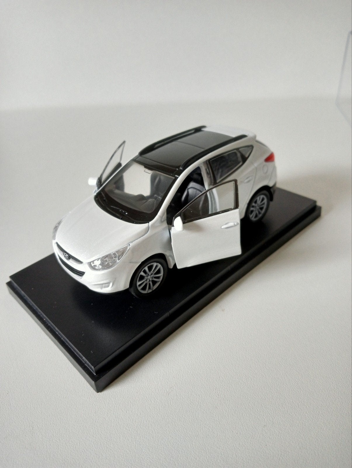 Hyundai Tucson modelauto - Wit met zwart dak nieuw., Ophalen of Verzenden, Nieuw, Auto, Overige merken