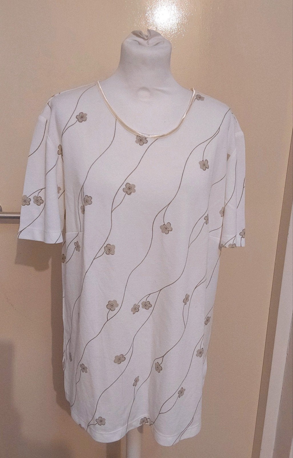 Prachtige top van Karlsbader maat L, okselmaat 56cm
€ 6,95, Karlsbader, Verzenden, Zo goed als nieuw, Korte mouw