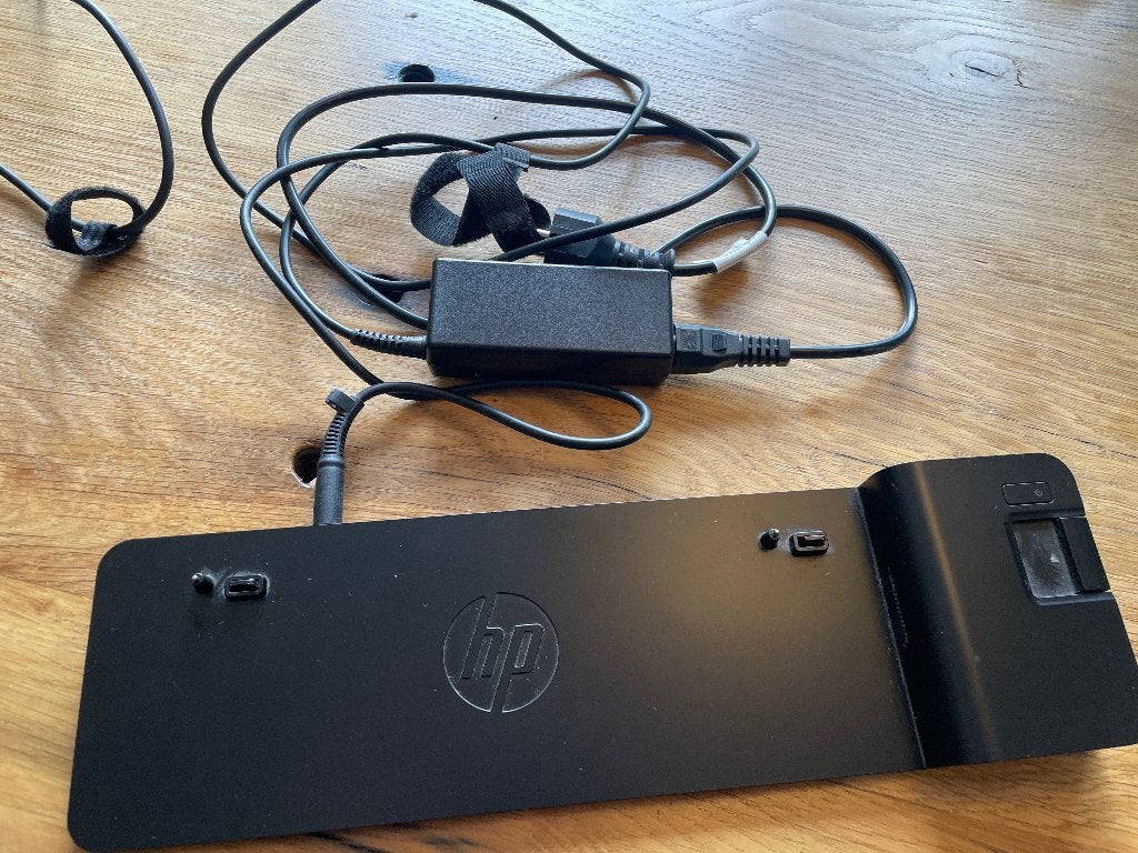 HP 2013 ultraslim docking station, Computers en Software, Dockingstations, Hp, Ophalen of Verzenden, Zo goed als nieuw, Docking station
