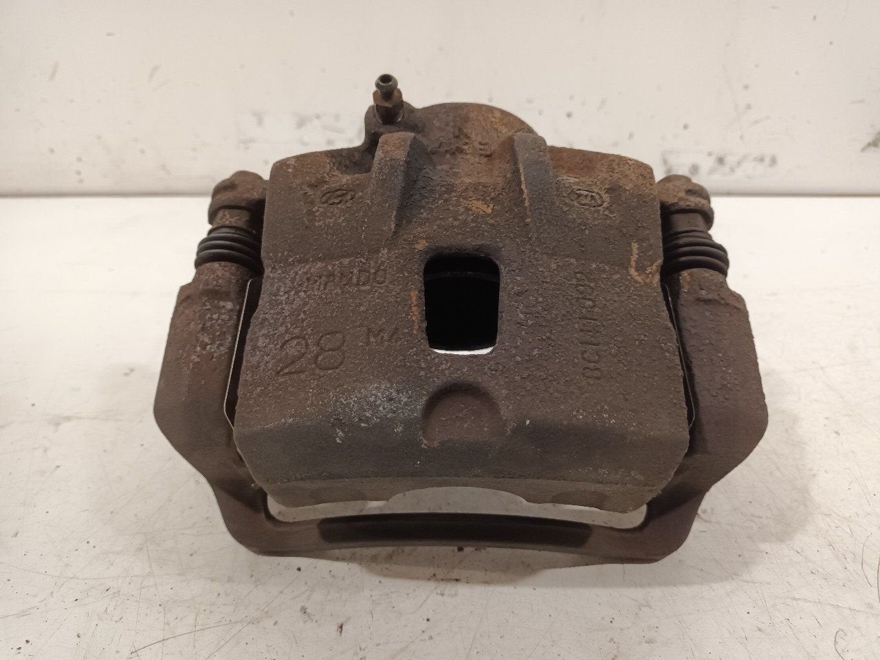 Remklauw rechts voor Kia Sportage, Auto-onderdelen, Onderdelen@venauto.nl, Van der Ven Autorecycling B.V., Ettenseweg 76, 4706 PB Roosendaal, The Netherlands