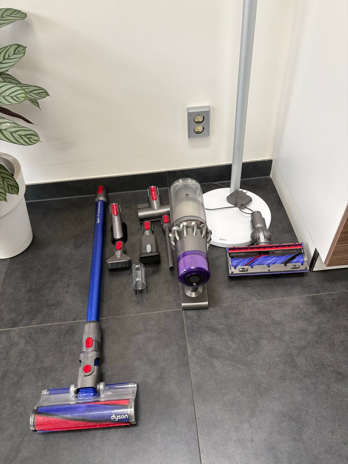 Dyson V11 Absolute Extra Steelstofzuiger - Z.G.A.N., Ophalen, Draadloos, Zo goed als nieuw, Dyson