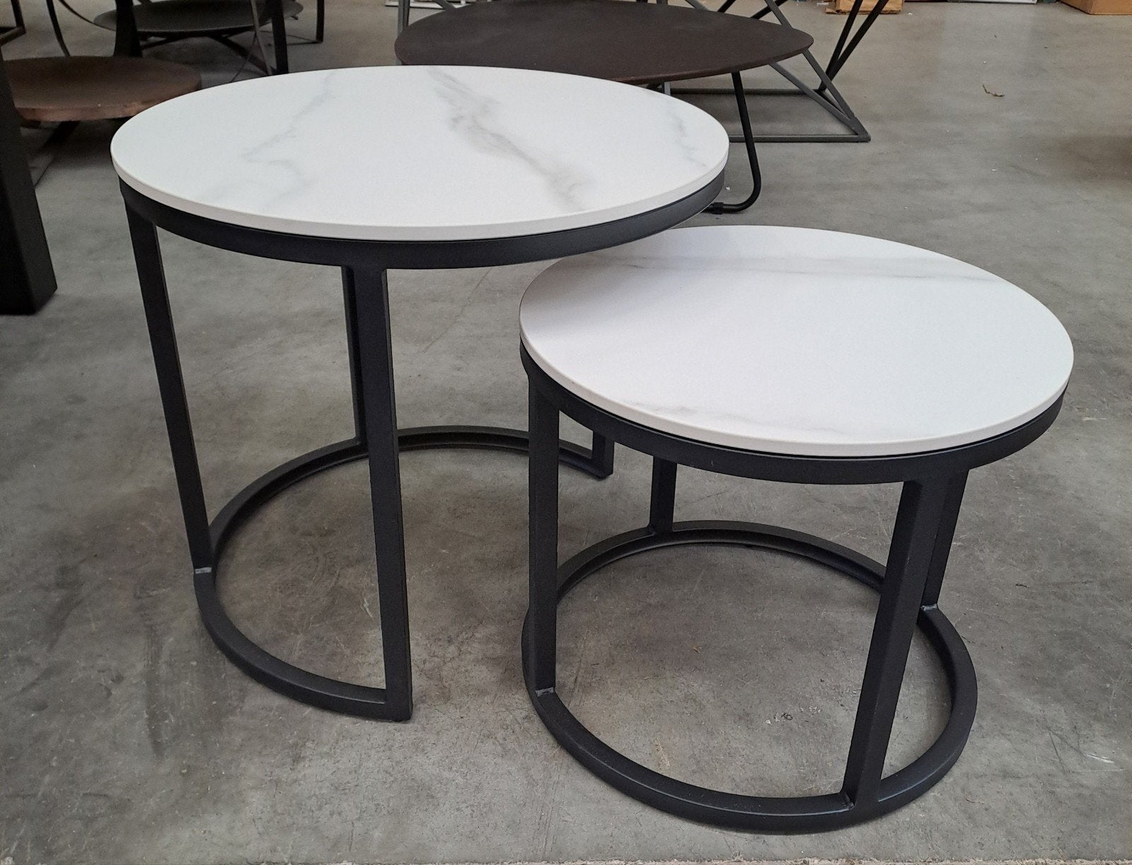 Moderne Salontafel Set - Rond, Wit Marmerlook & Zwart Metaal, Huis en Inrichting, Tafels | Salontafels, Ophalen, Nieuw