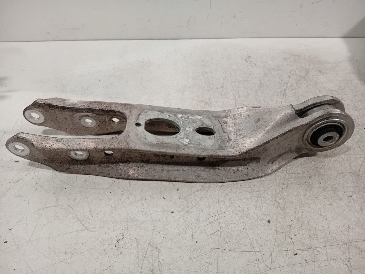 Draagarm links achter Audi SQ5, Onderdelen@venauto.nl, Van der Ven Autorecycling B.V., Gebruikt, Ettenseweg 76, 4706 PB Roosendaal, The Netherlands