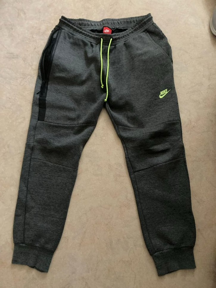 Nike Tech Fleece Joggingbroek  L, Verzenden, Zo goed als nieuw, Grijs, Overige jeansmaten