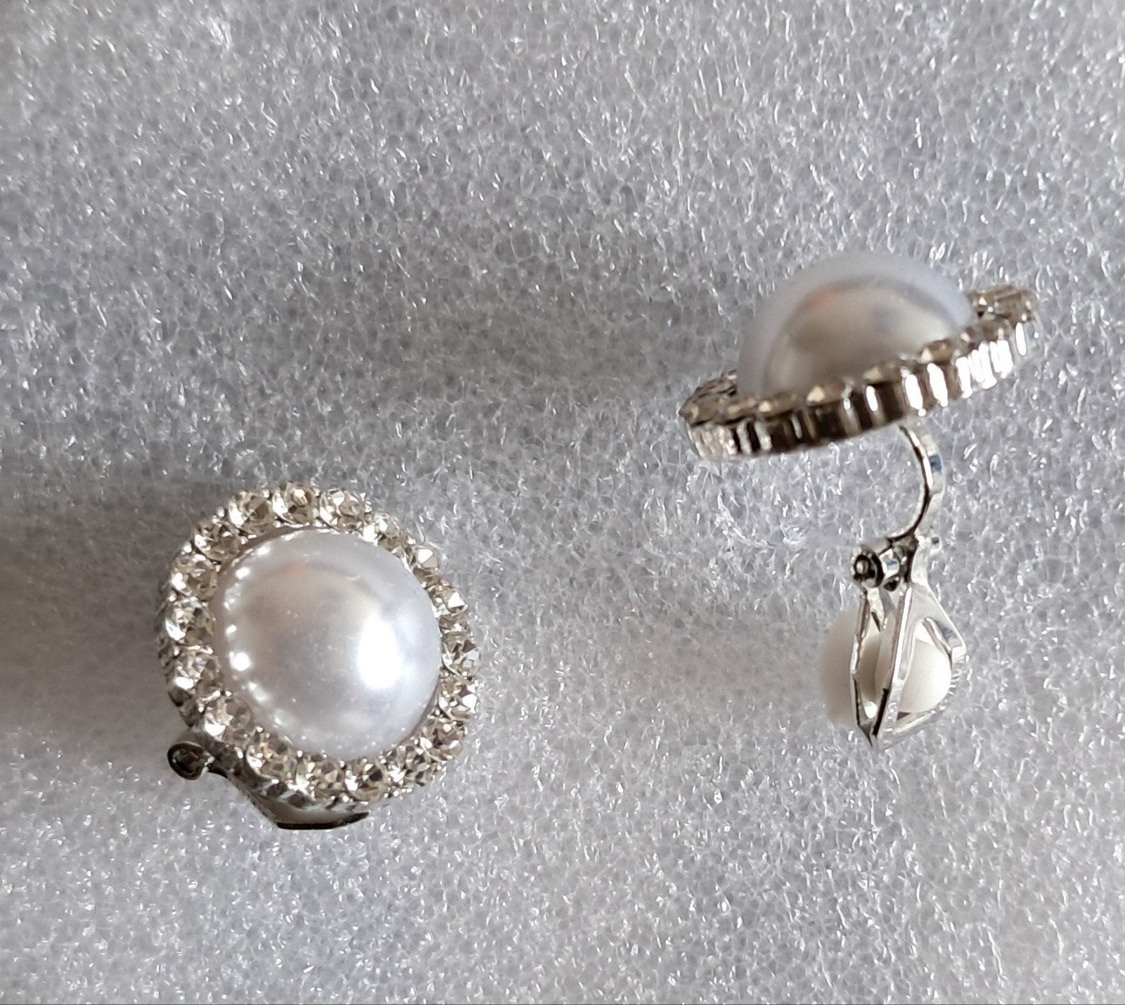 Zilverkleurige oorclips., Sieraden, Tassen en Uiterlijk, Oorbellen, Ophalen of Verzenden, Zilver, Overige materialen