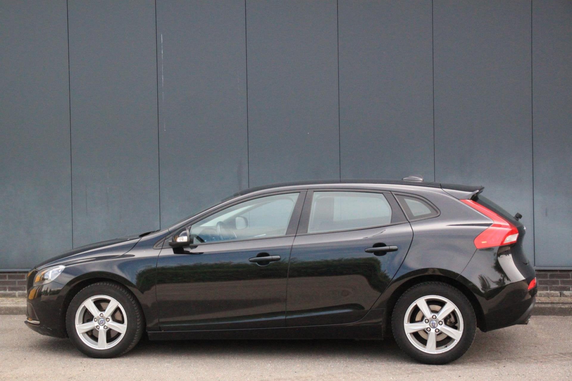 Volvo V40 1.6 T4 Kinetic Navigatie/Parkeersensor/Stoelverwar, Auto's, Stof, Gebruikt, Zwart, 4 cilinders