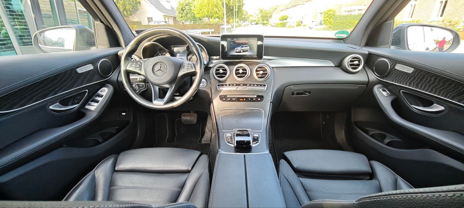 Mercedes-Benz GLC 250 211pk 4MATIC 9G-TRONIC 2017 Zwart, Auto's, Mercedes-Benz, Automaat, 15 km/l, 4 cilinders, Zwart