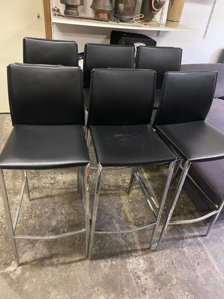 Set van 8 zwarte barkrukken met chromen onderstel, Huis en Inrichting, Barkrukken, Met voetsteun, Leer, Ophalen of Verzenden, 90 cm of meer