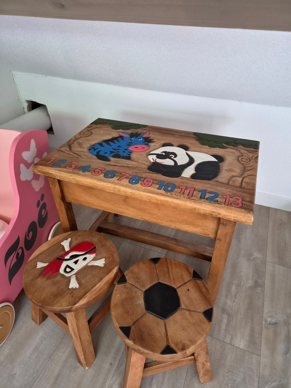 massief houten bureau met krukjes, Ophalen, Zo goed als nieuw, Tafel(s) en Stoel(en)