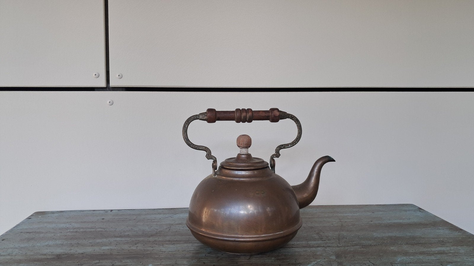 Antieke koperen theeketel met houten handvat, Antiek en Kunst, Ophalen