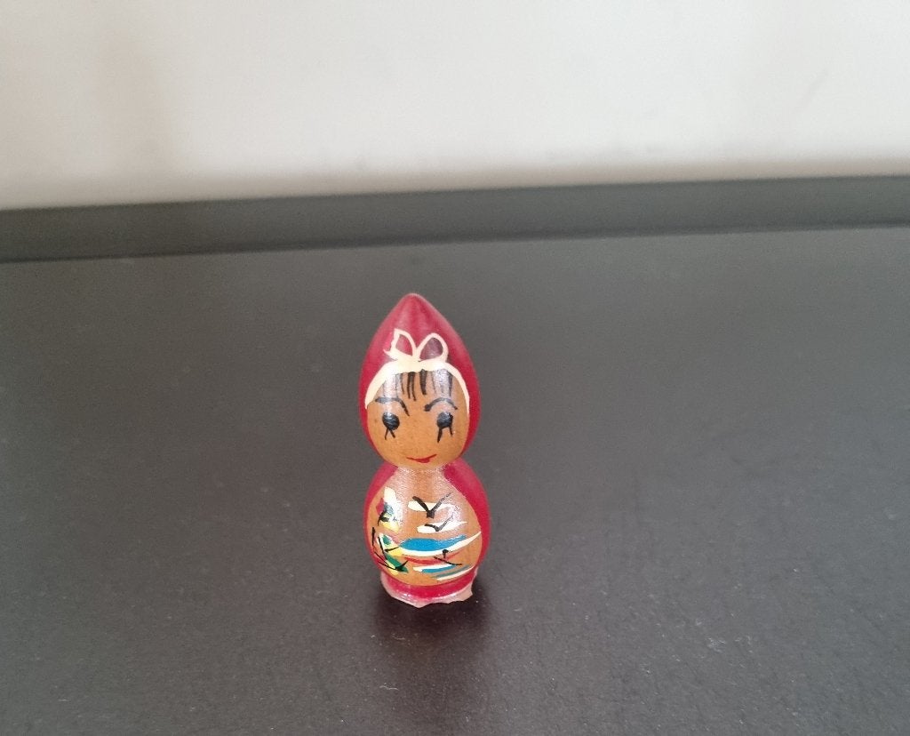 Leuke Donguri (Acorn/Eikeltje) Kokeshi, Antiek en Kunst, Kunst | Niet-Westerse kunst, Hout, Verzenden, 4 cm, Japan