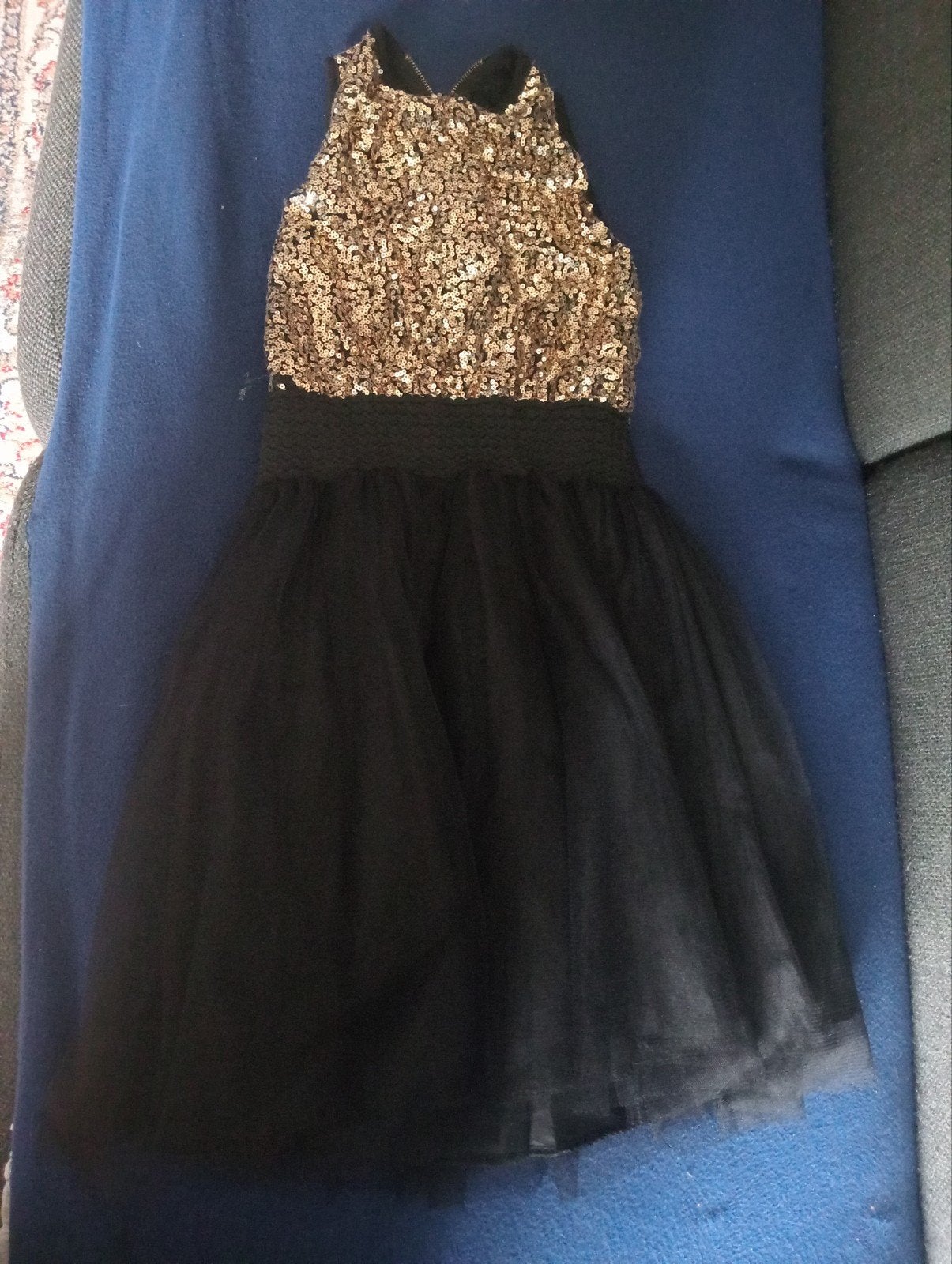 Feestjurk goud/zwart met pailletten en tule - Happy Star, Meisje, Ophalen of Verzenden, Zo goed als nieuw, Jurk of Rok