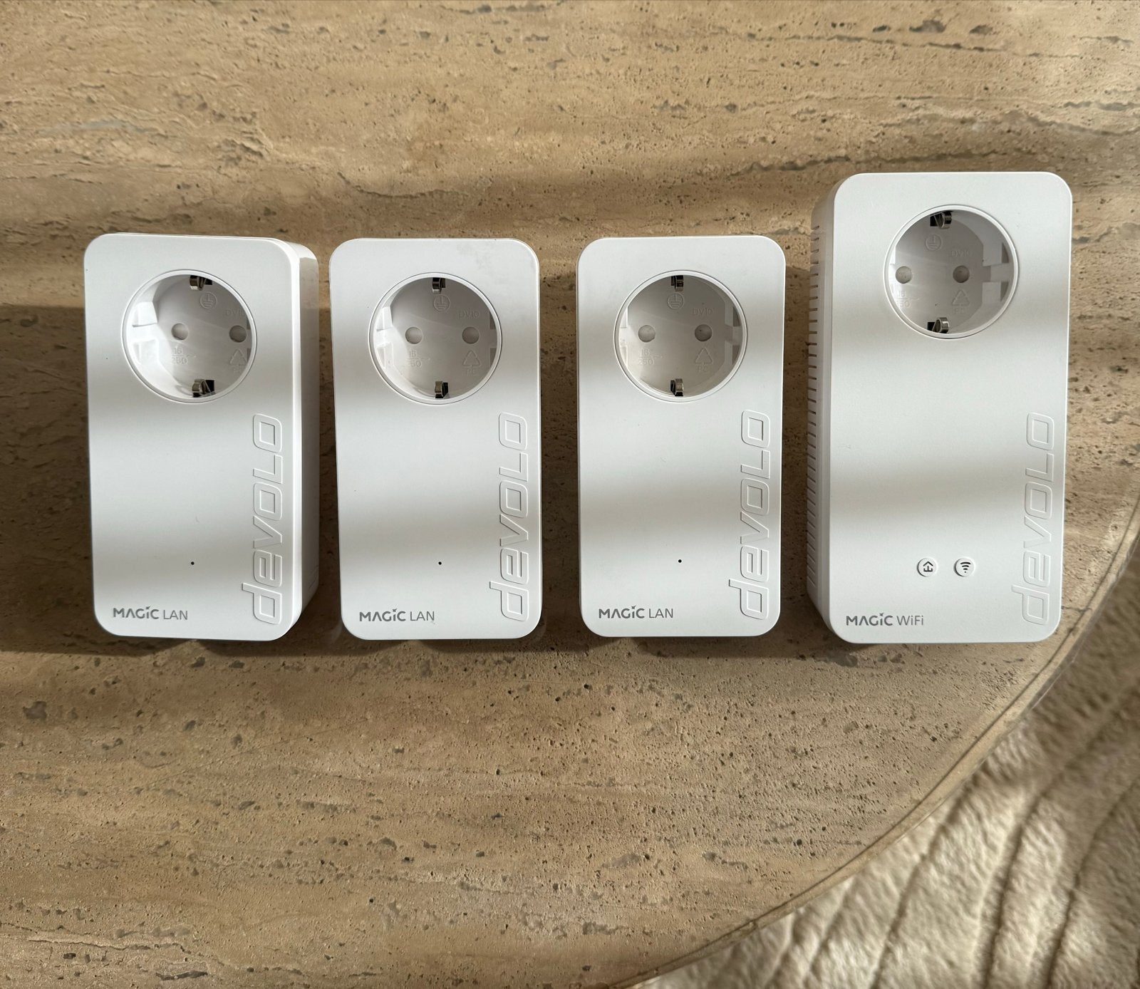 Devolo Magic 2 WiFi Powerline Adapter Kit (3x LAN, 1x WiFi), Computers en Software, WiFi-versterkers, Ophalen of Verzenden, Zo goed als nieuw