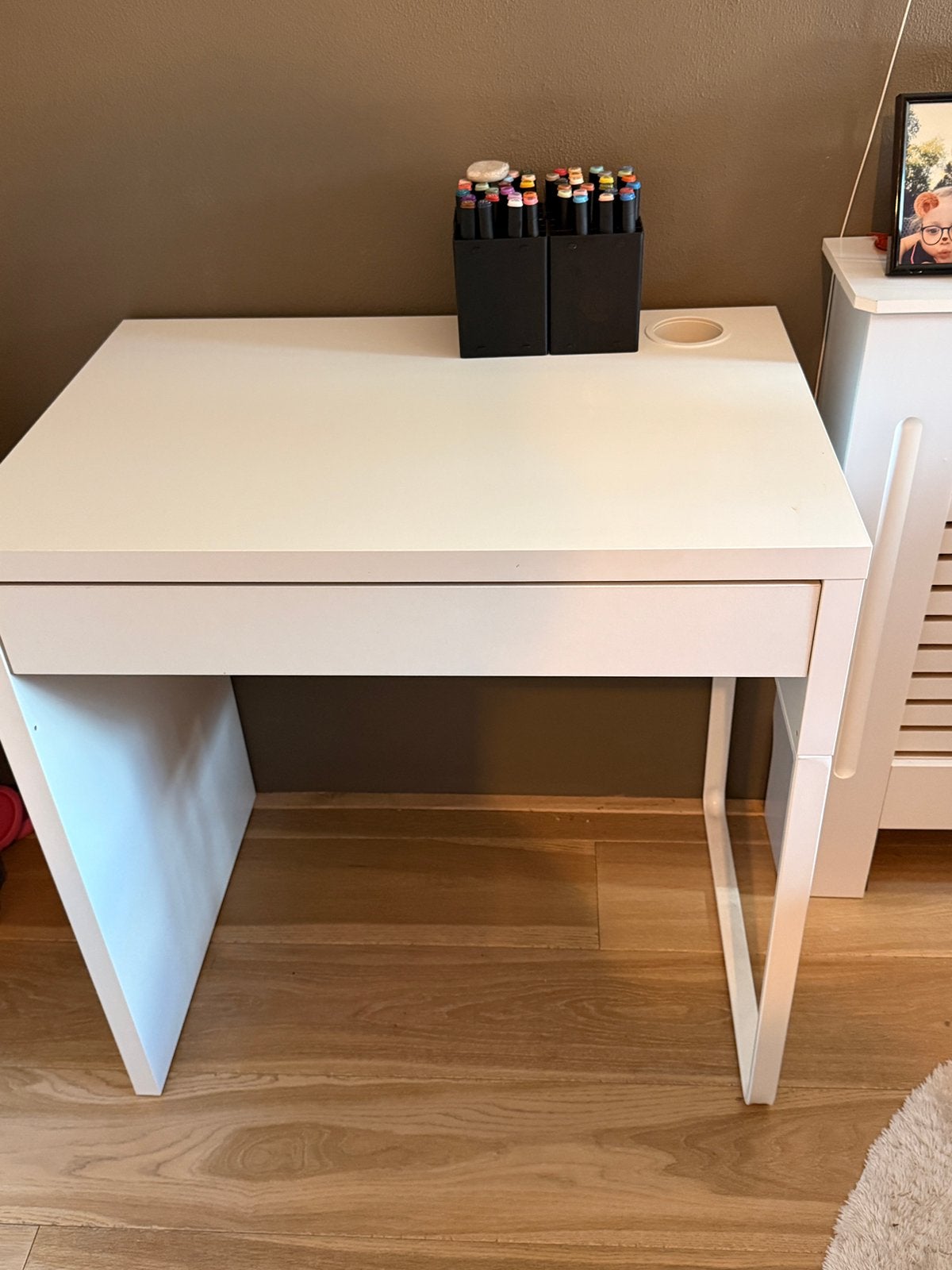 IKEA BUREAU, Huis en Inrichting, Bureaus, Ophalen, Zo goed als nieuw
