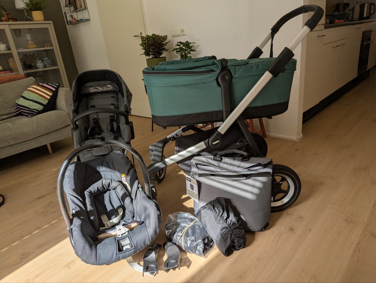 Complete Thule Sleek Combiwagen met Maxi-Cosi, Gebruikt, Combiwagen, Verstelbare duwstang, Ophalen